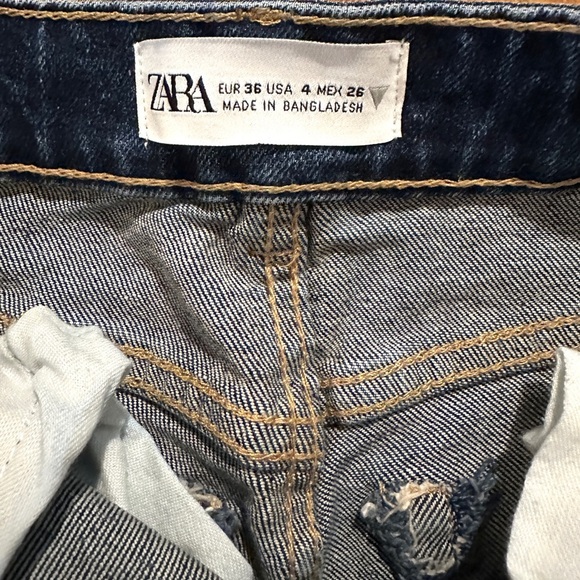 Women’s Zara distressed denim shorts size 4, NWOT - Picture 2 of 3